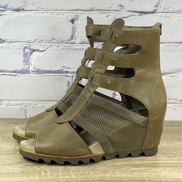 Sorel Brown and Tan Sandals with Gladiator-Inspired Design - Picture 1 of 9